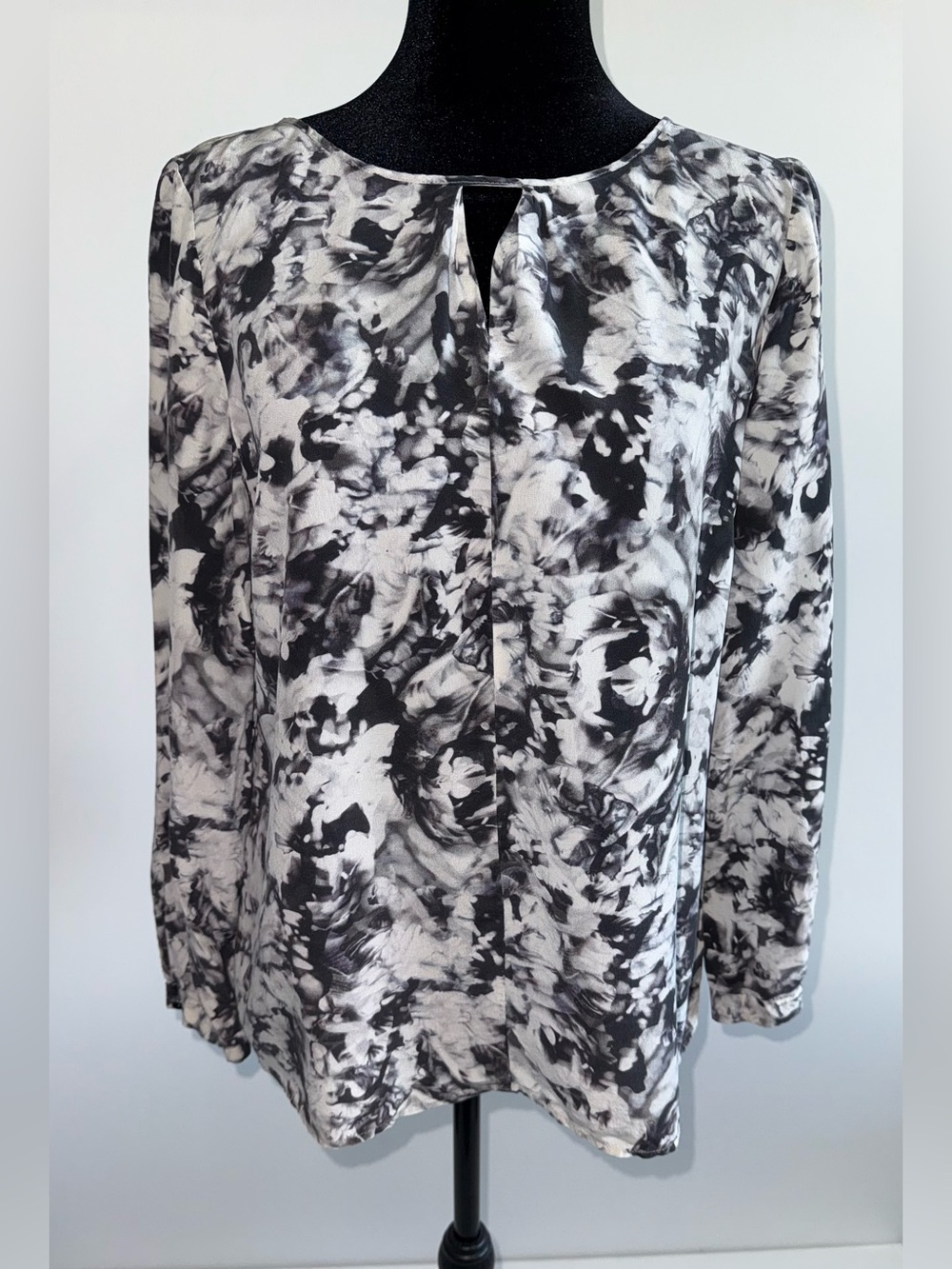Antonio Melani 100% Silk Blouse Women's M Black White Abstract Floral Keyhole
